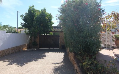 Bonita villa mediterránea, en una planta, muy soleada en Altea.